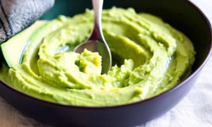 avocado crema sauce processing 1